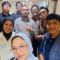 Sebagian personal tim liputan mitra Sapulangit Media Center (SMC),  jurnalis dari berbagai portal berita, usai liputan public expose salah satu emiten. (Dok. Persrilis.com/Budipur)